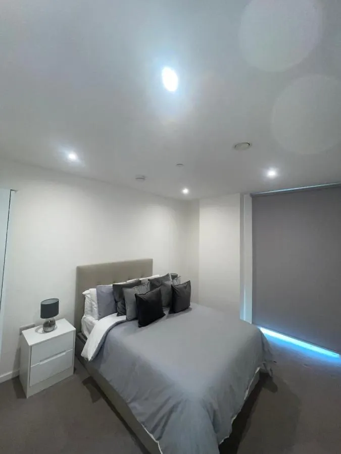 Immaculate 2Bed Apartment In London- City Views London