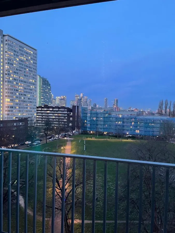 Immaculate 2Bed Apartment In London- City Views