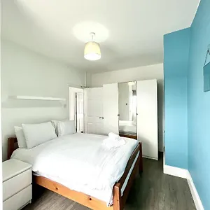 Modern 2 Bed Flat Close To Shoreditch / Free Wi-fi London